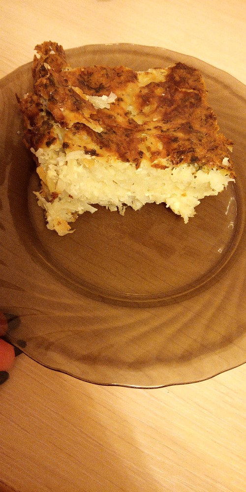 Готовим правильный ужин: запеканка из тертого картофеля с сыром и чесноком