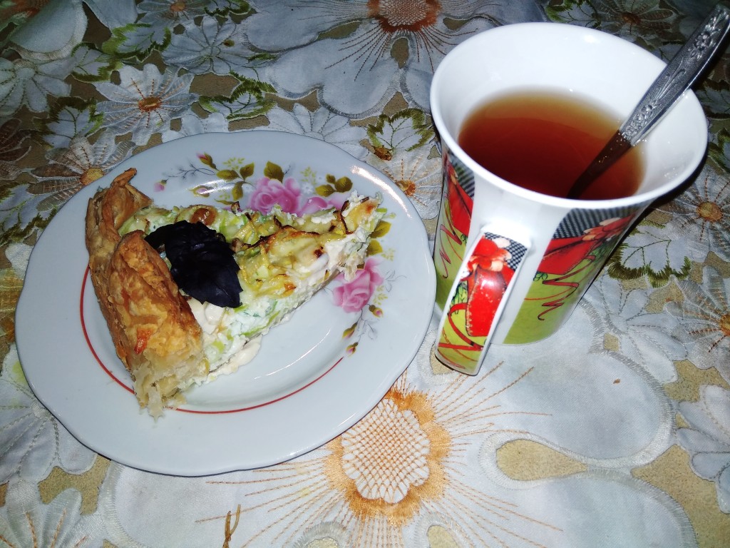 Пирог с луком-пореем и сыром