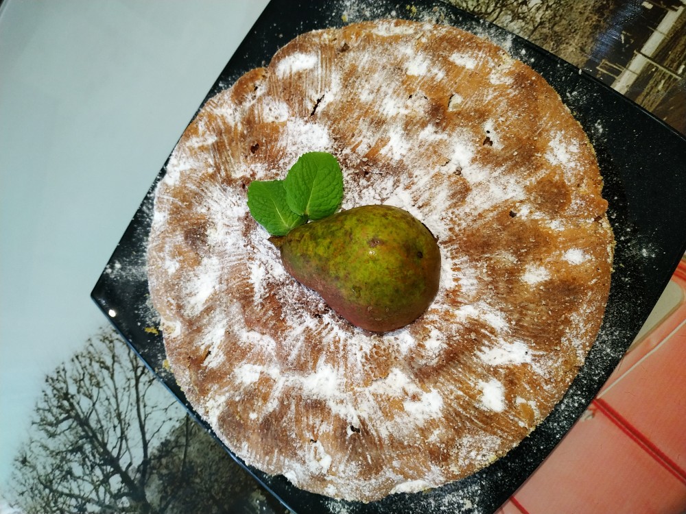 Шоколадная шарлотка с грушами