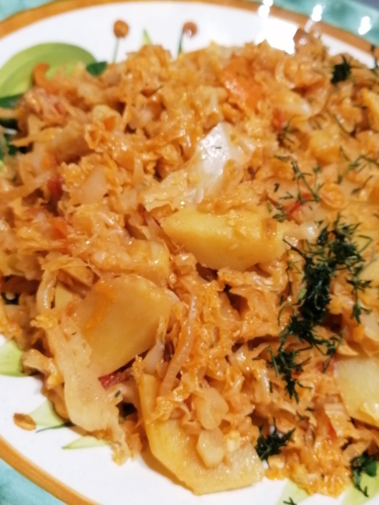 Тушёная капуста с картошкой