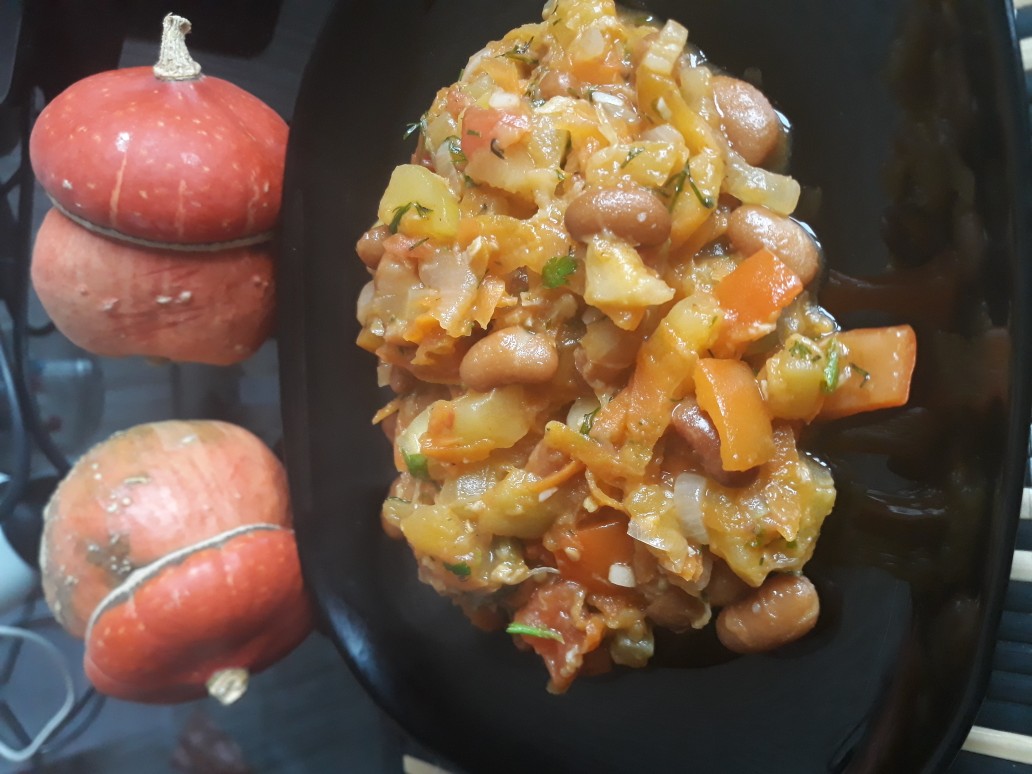 Овощное рагу с фасолью