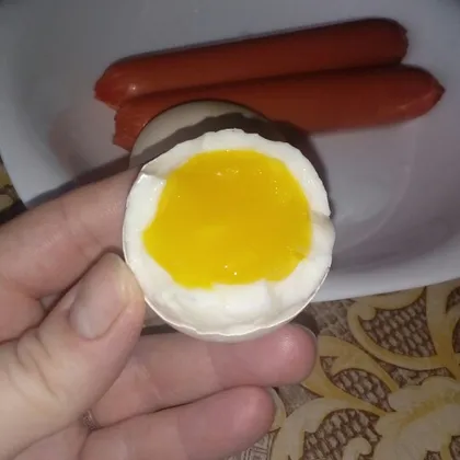 Яйца всмятку+сосиски = лёгкий завтрак