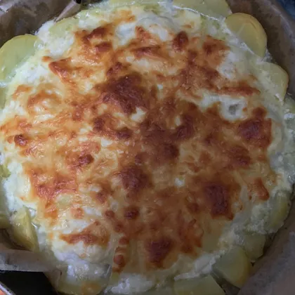 Картофель с тефтелями, сыром и соусом Бешамель