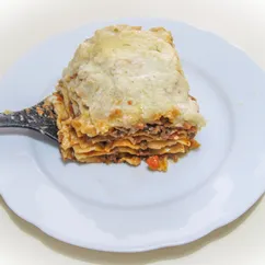 Лазанья Болоньезе под соусом Бешамель.  Lasagne alla Bolognese mit Béchamelsoße