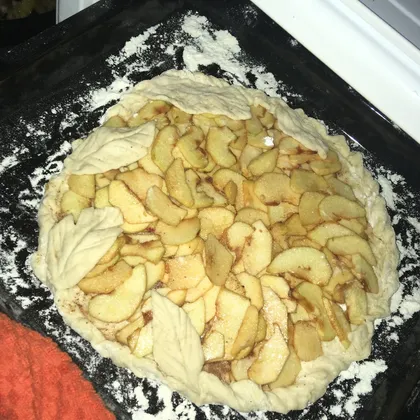 Открытый яблочный пирог