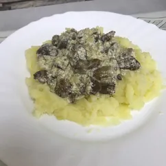 Куриные сердечки в сливочном соусе с картофельным пюре 😋