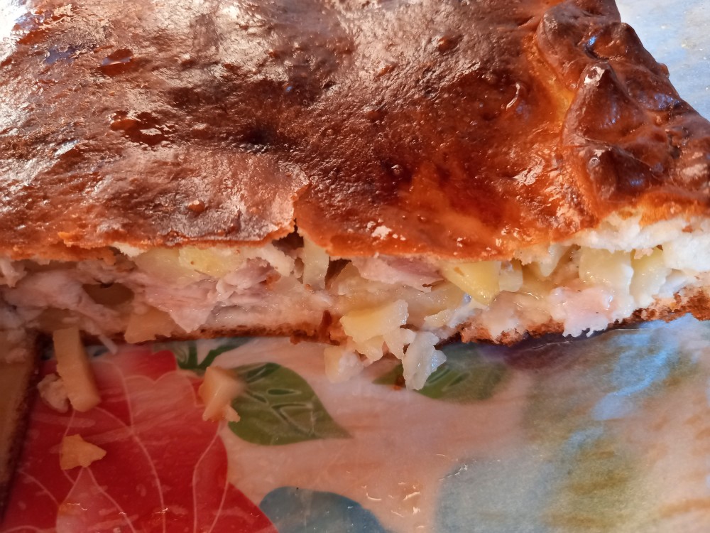 Слоеный пирог с курицей, картошкой, сыром – кулинарный рецепт
