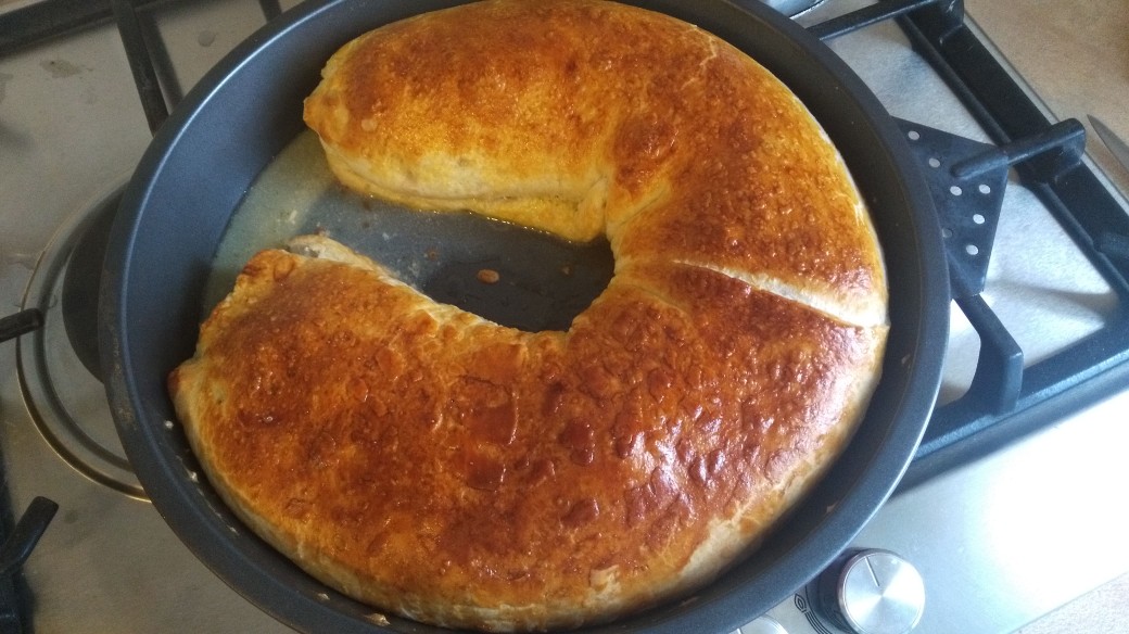 Слоёный рулет с курицей и сулугуни