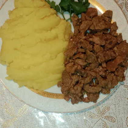 Говядина с картофельным пюре на воде