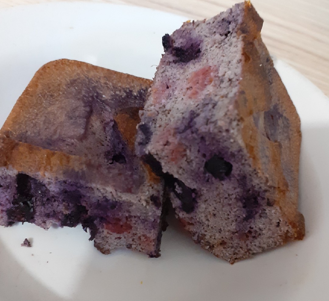 Быстрый ягодный кекс (черника - малина)