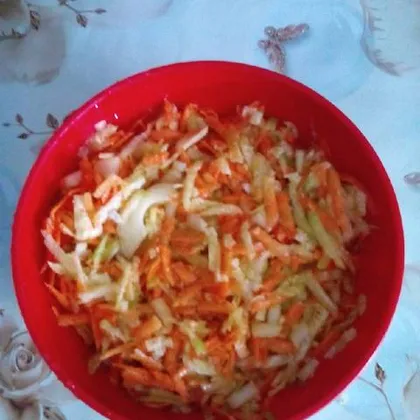 Салат с морковью и редькой 'Аппетитный'