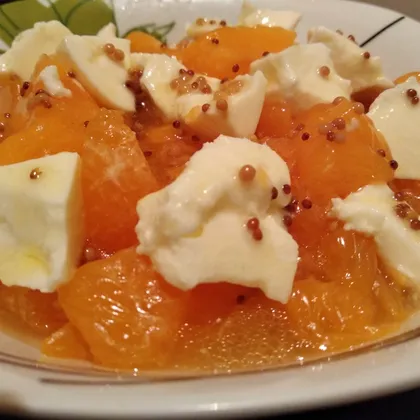 Салат из хурмы, мандаринов и сыра Фета