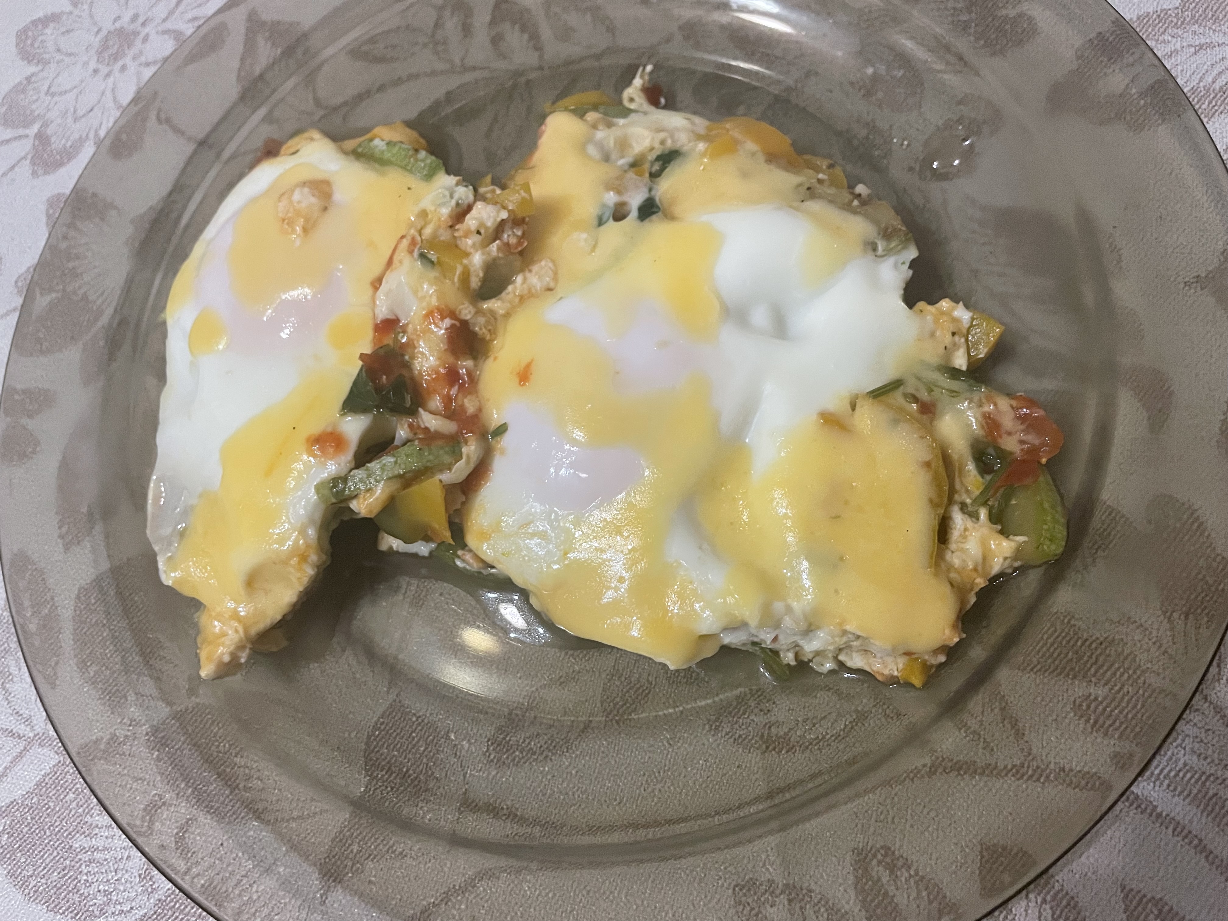 Завтрак из яиц и овощей 