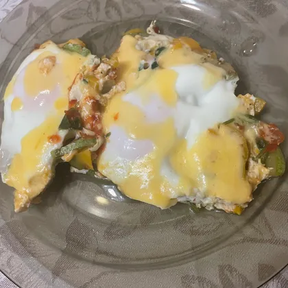 Завтрак из яиц и овощей 
