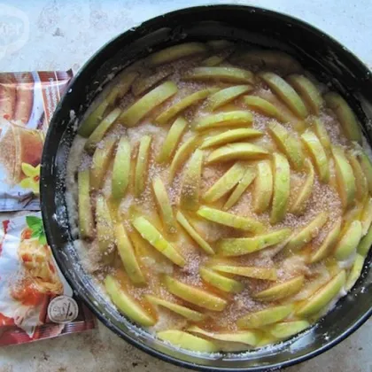 Яблочно-медовый пирог с корицей
