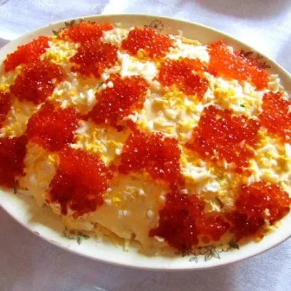 Салат "Итальянский" с красной икрой, креветками и грибами