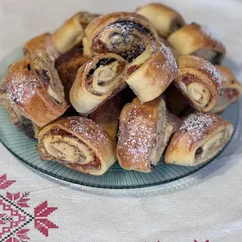 Рулетики с грецким орехом, курагой и черносливом 