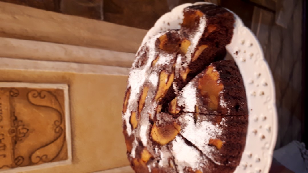 Шарлотка с хурмой