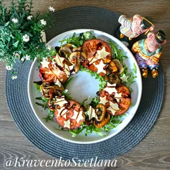 Салат с грибами, помидорами и сыром на праздничный стол