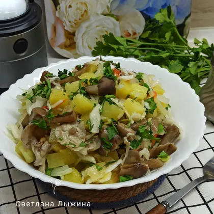 Салат 'Минский' с грибами, картофелем и квашеной капустой