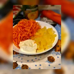 Салат с морковью и ананасами