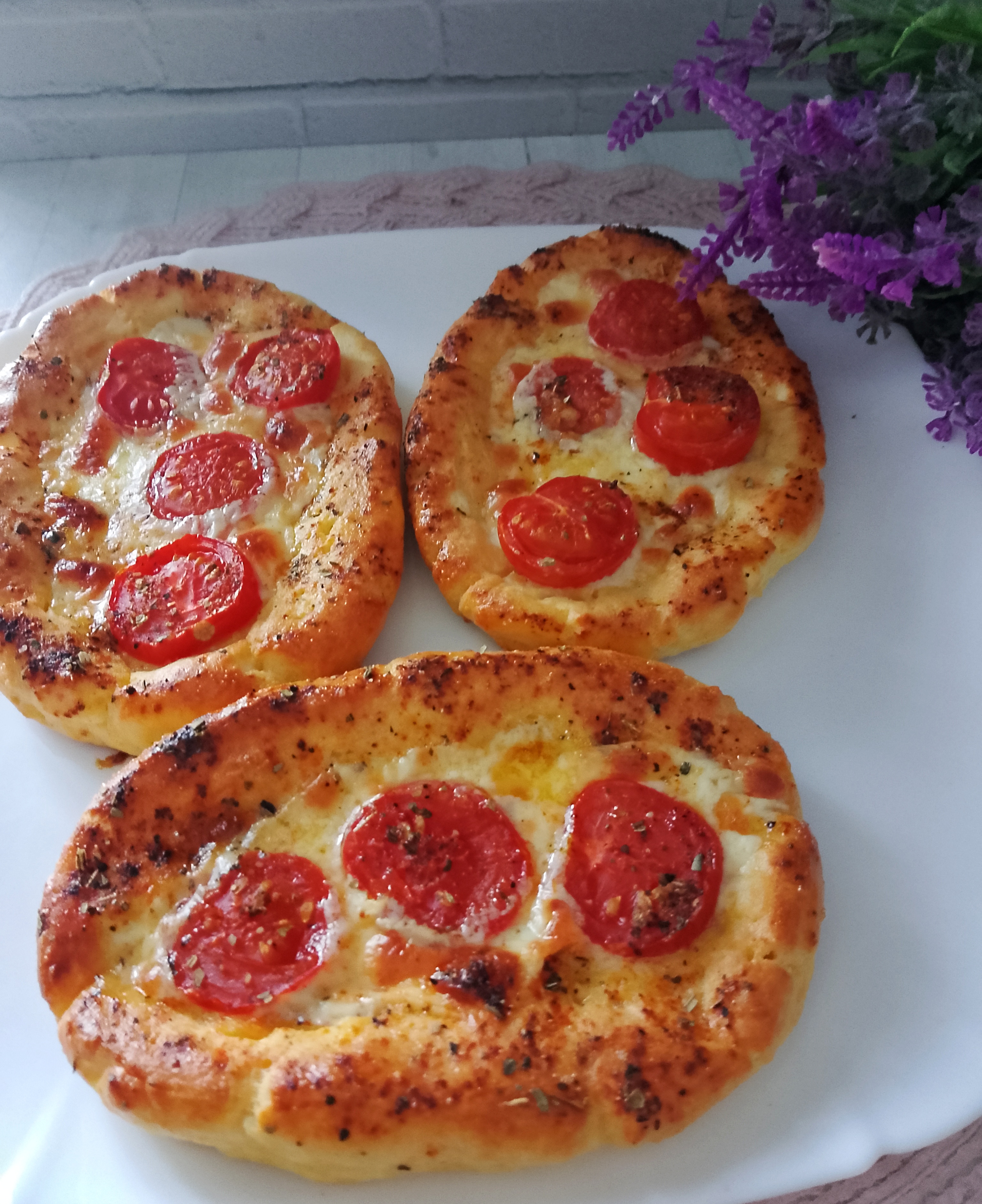 Творожные лодочки с моцареллой и черри