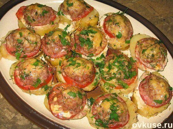 Вкуснейший картофель, запеченный с мясом и помидорами