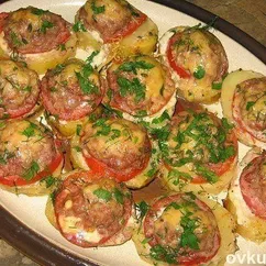 Вкуснейший картофель, запеченный с мясом и помидорами