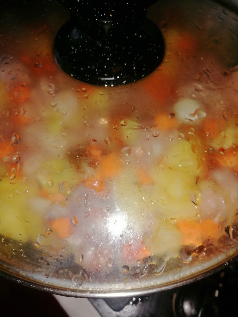 Картошка тушеная с мясом и томатами
