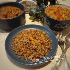 Гречка с овощами на сковороде 