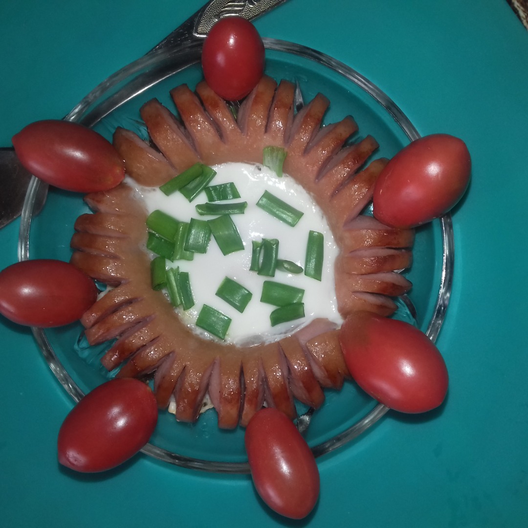 Сосиски жареные с яйцом