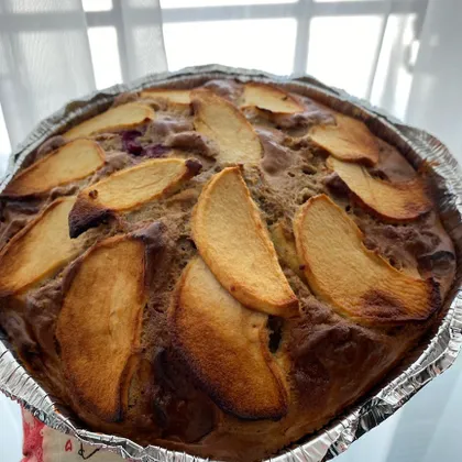 Пирог с яблоками и малиной с льняной мукой с сиропом топинамбура