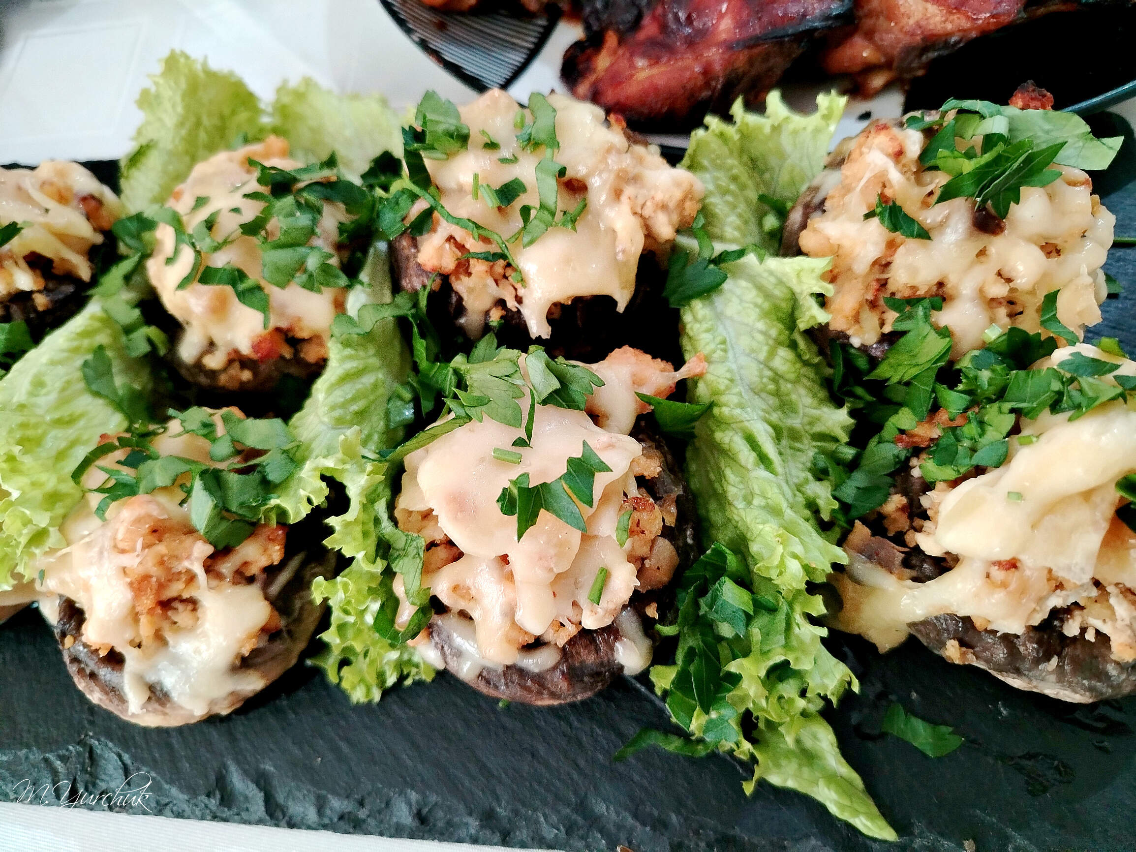Шампиньоны фаршированные курицей и сыром в духовке 
