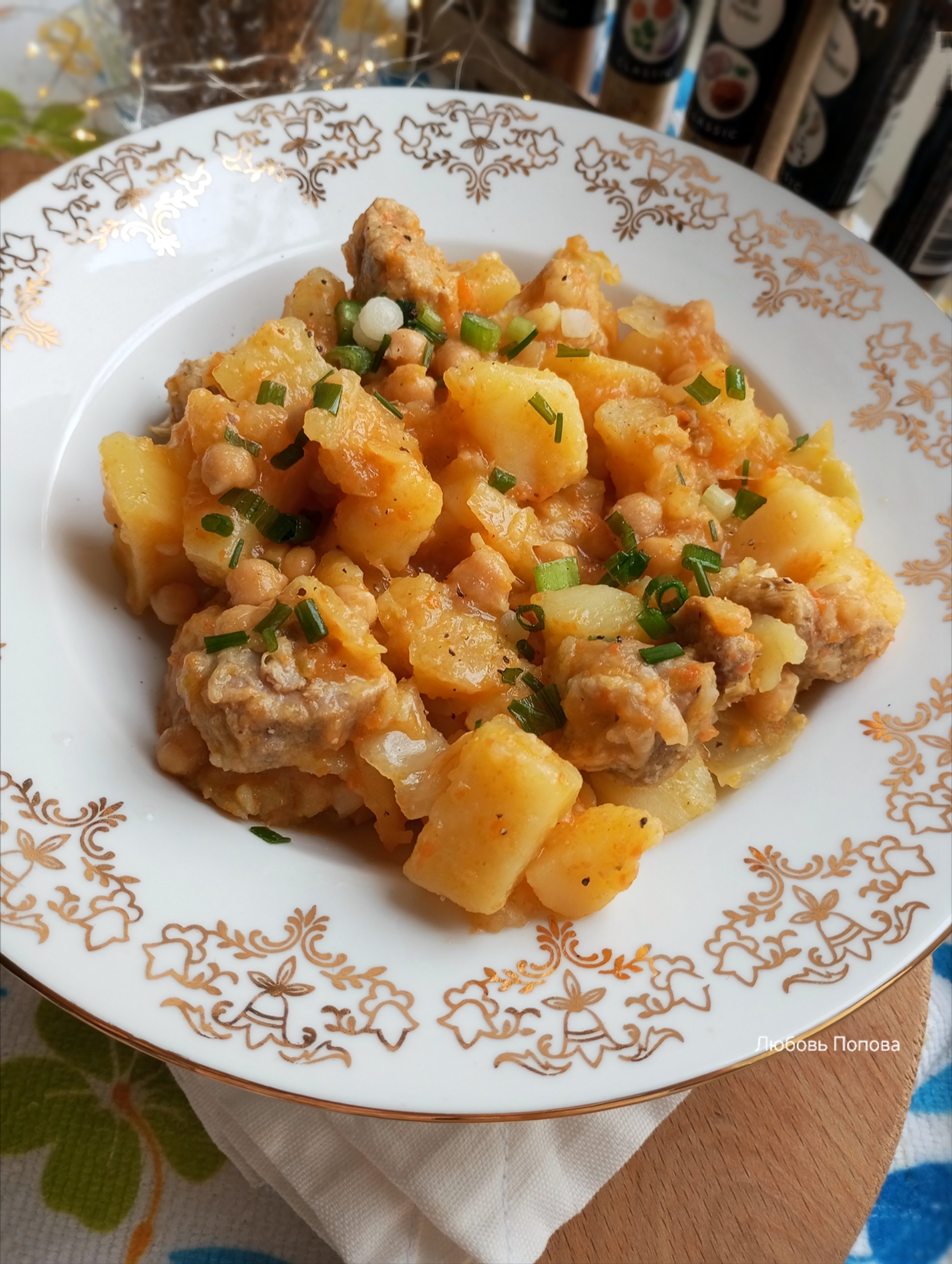 Рагу из свинины, картофеля, капусты и нута