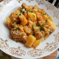 Рагу из свинины, картофеля, капусты и нута