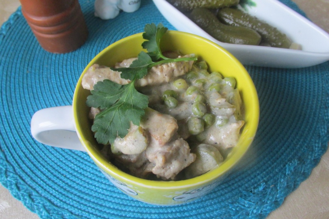 Рагу из свинины с огурцами