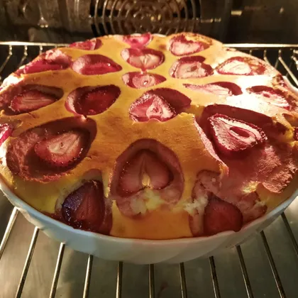 Творожный пирог с клубникой