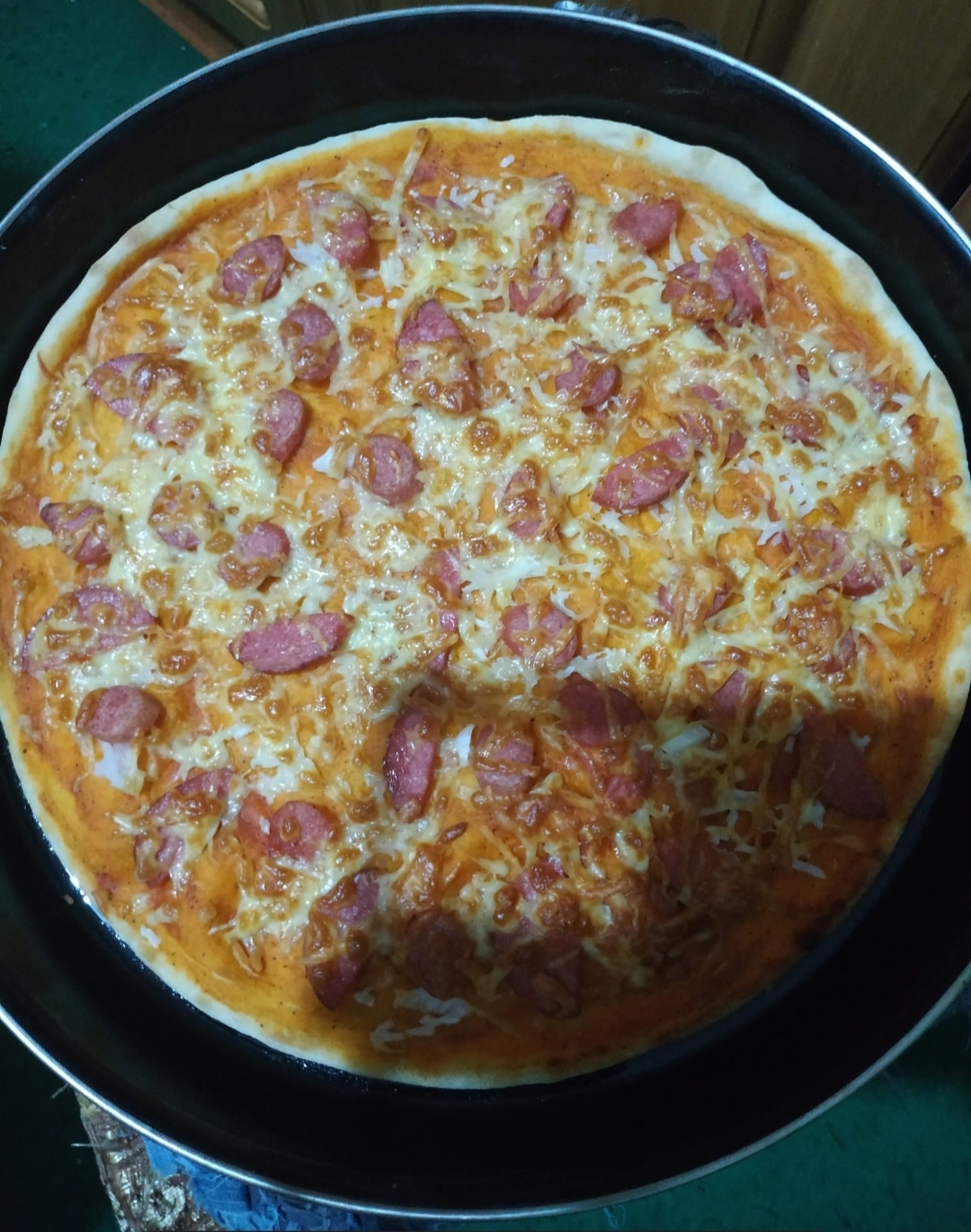 Тонкая итальянская пицца с салями