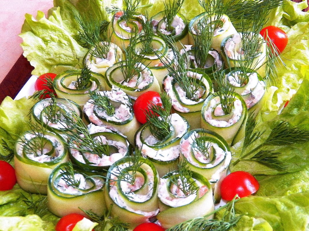 Рулетики с сёмгой и творожным сыром
