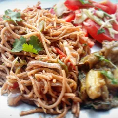 Fried noodles (нудлс фрайд  - жареная лапша)🤤👍😁