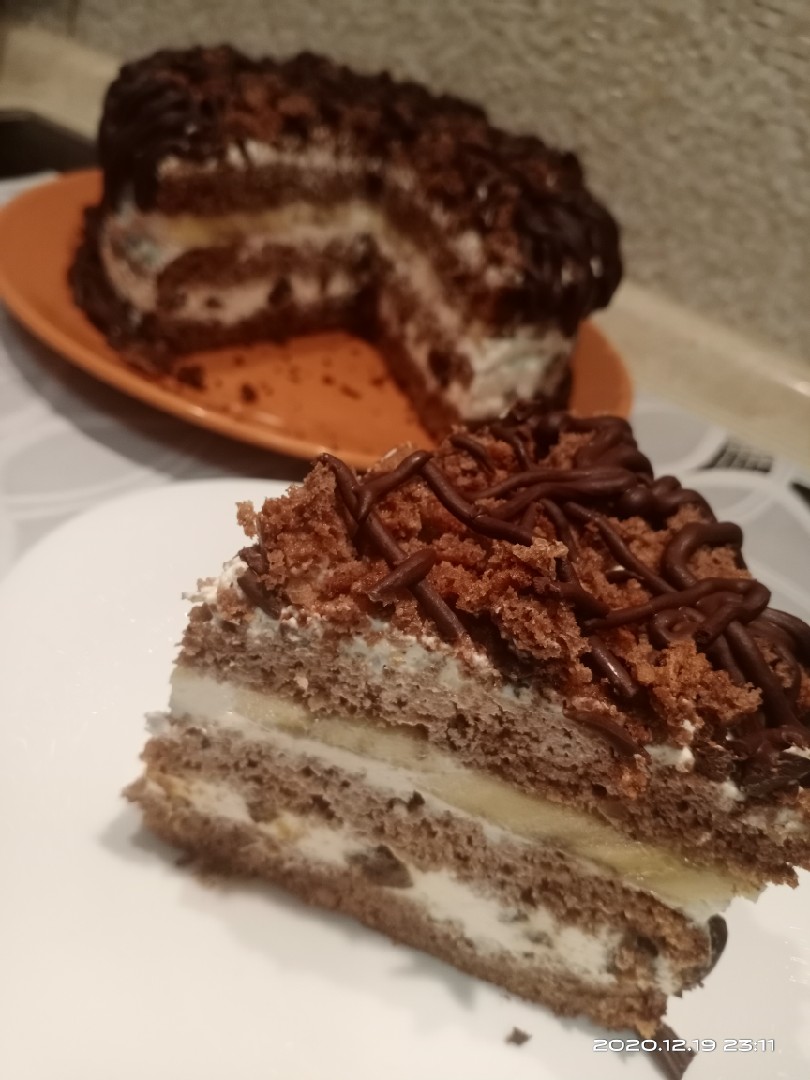 Медовый торт с черносливом и грецкими орехами