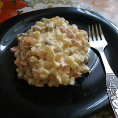 Салат с ананасами