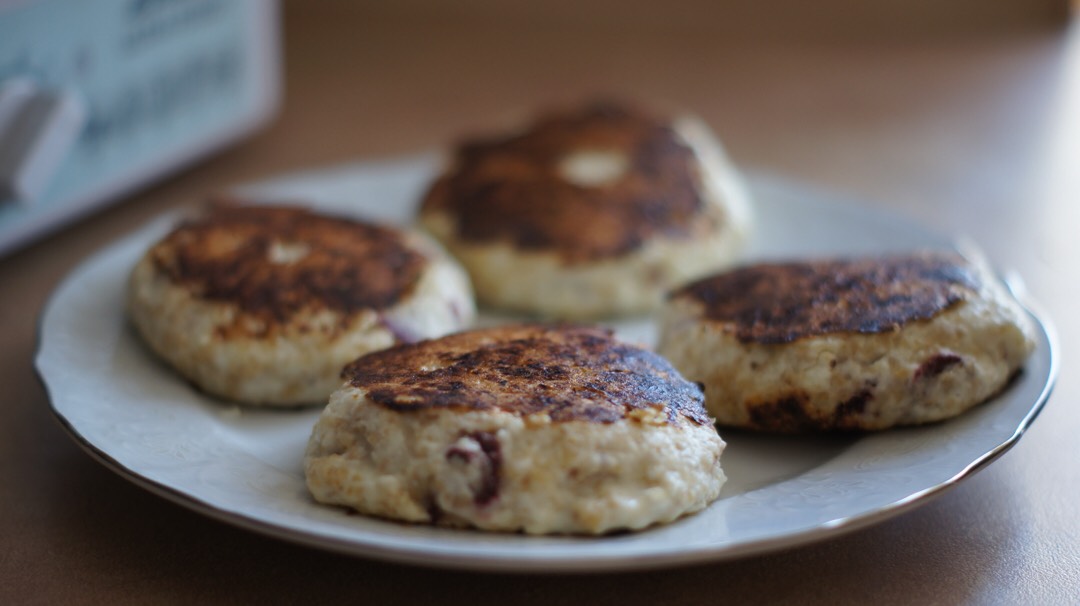 Сырники с сушеной клубникой