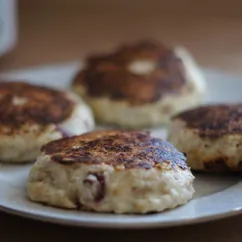 Сырники с сушеной клубникой