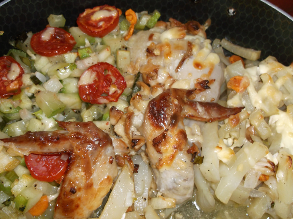 Курочка запечённая с картошкой и кабачком