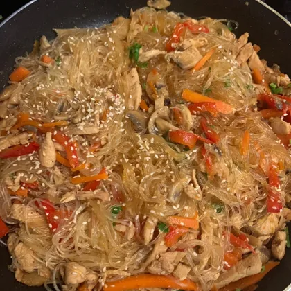 Фунчоза с курицей и овощами