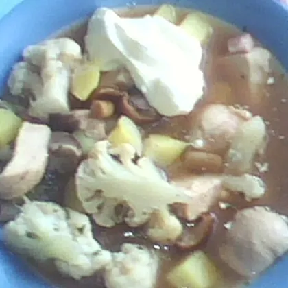 Куриный суп с грибами и цветной капустой