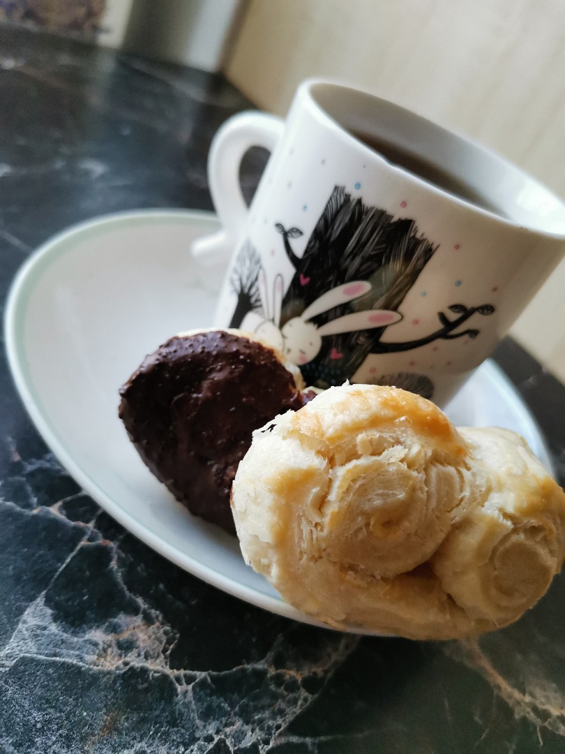 Слоеное печенье в шоколаде