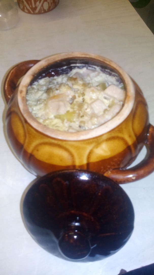 Запеченый картофель с мясом в горшочках