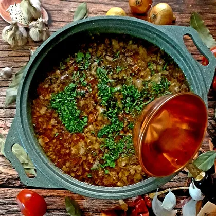 Суп 'Болгарский' с зеленой чечевицей, помидорами и сельдереем 🥘
